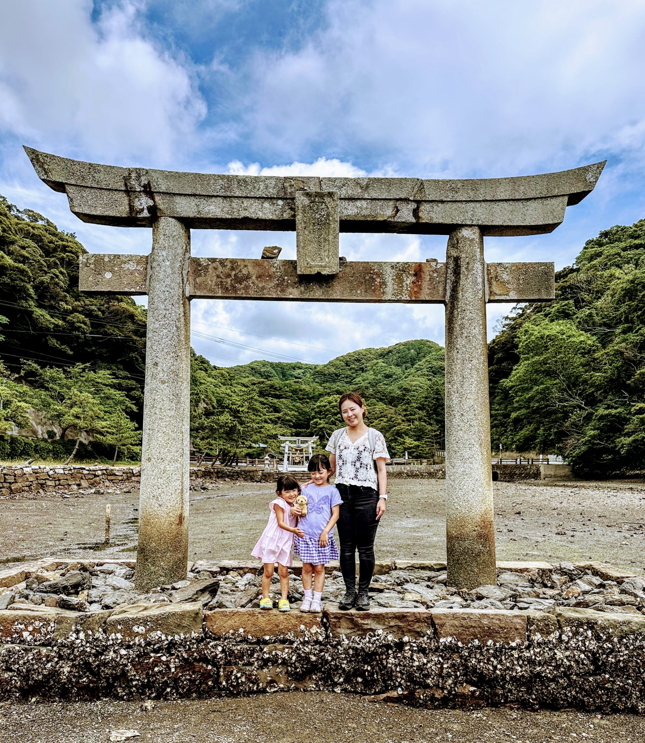 Guide with a child in front of a Torii gate